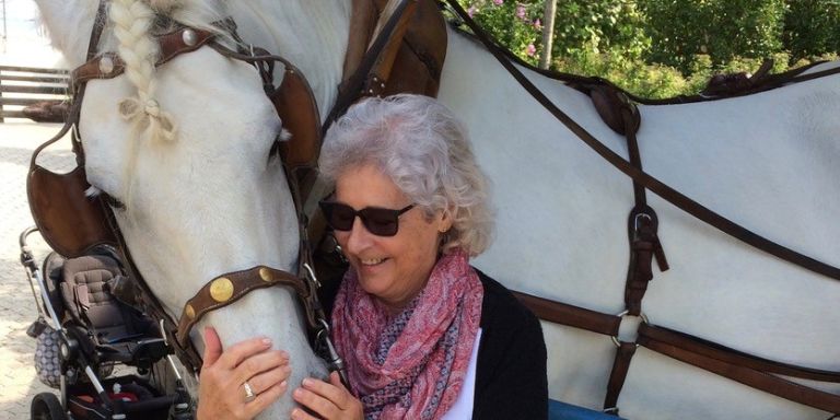 Béatrice Meier mit einem Pferd