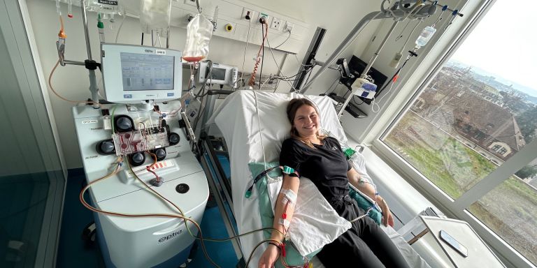 Aline durante la donazione di cellule staminali del sangue.