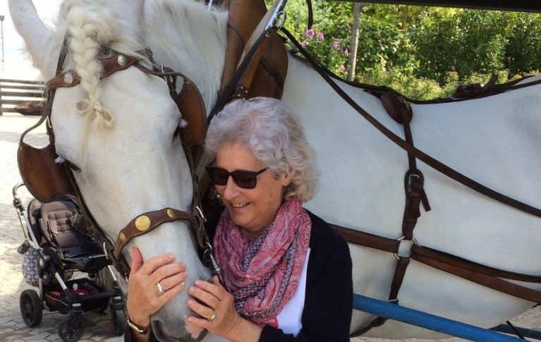 Béatrice Meier avec un cheval
