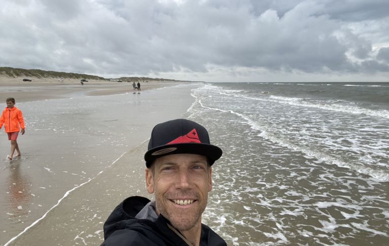 Raphael am Strand am Meer